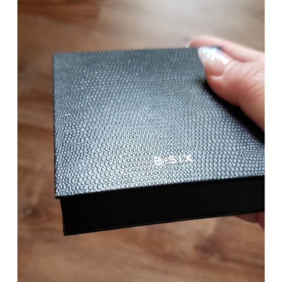 Women Sticky Adhesive Silicone Nipple Pasties with Travel Box - Picture 7 of 7